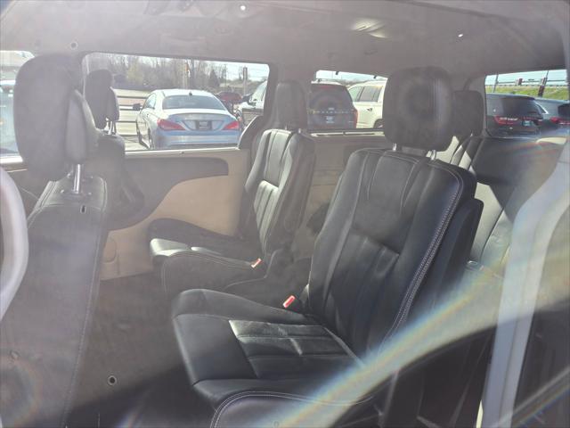 2016 Chrysler Town & Country Touring