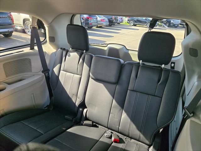 2016 Chrysler Town & Country Touring
