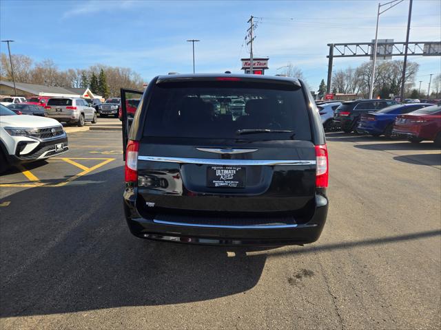 2016 Chrysler Town & Country Touring