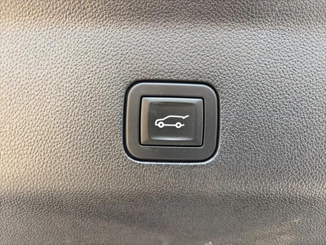 2025 GMC Yukon 4WD Denali
