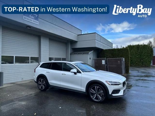 2025 Volvo V60 Cross Country Plus, B5 AWD Gas (mild hybrid)