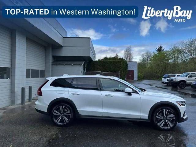 2025 Volvo V60 Cross Country Plus, B5 AWD Gas (mild hybrid)