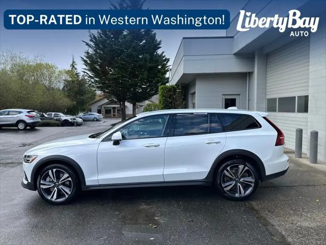 2025 Volvo V60 Cross Country Plus, B5 AWD Gas (mild hybrid)