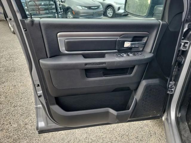 2024 Ram 1500 Classic Warlock Crew Cab 4x2 5'7" Box