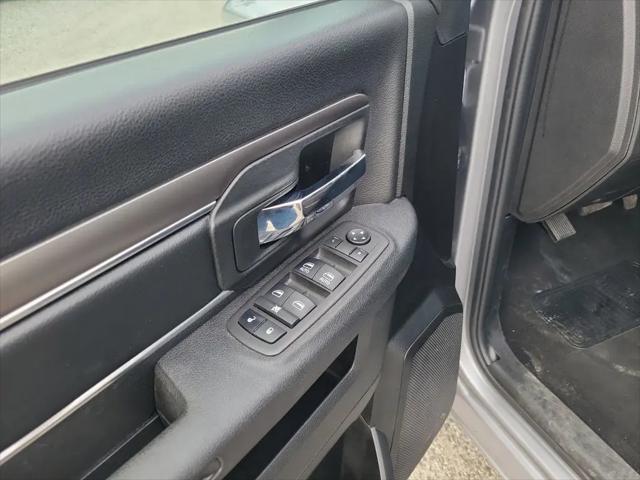 2024 Ram 1500 Classic Warlock Crew Cab 4x2 5'7" Box