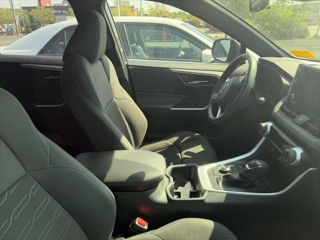 2023 Toyota RAV4 Hybrid SE