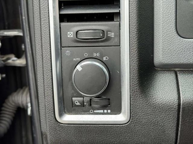 2019 Ram 1500 Classic SLT Crew Cab 4x4 5'7" Box