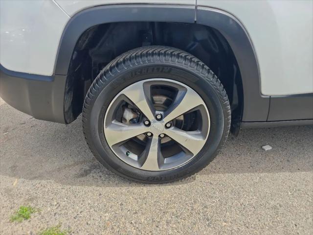 2019 Jeep Cherokee Limited FWD