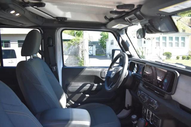 2025 Jeep Wrangler 4-Door Summit 4x4