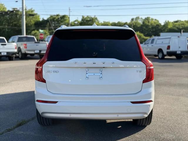 2022 Volvo XC90 T5 Momentum 7 Passenger