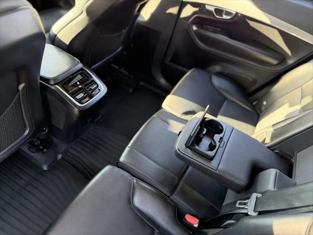 2022 Volvo XC90 T5 Momentum 7 Passenger