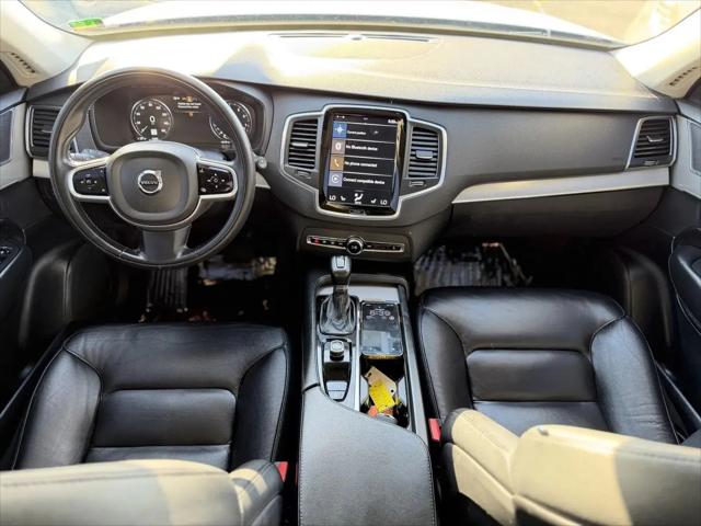 2022 Volvo XC90 T5 Momentum 7 Passenger