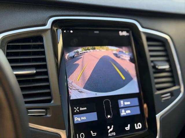 2022 Volvo XC90 T5 Momentum 7 Passenger