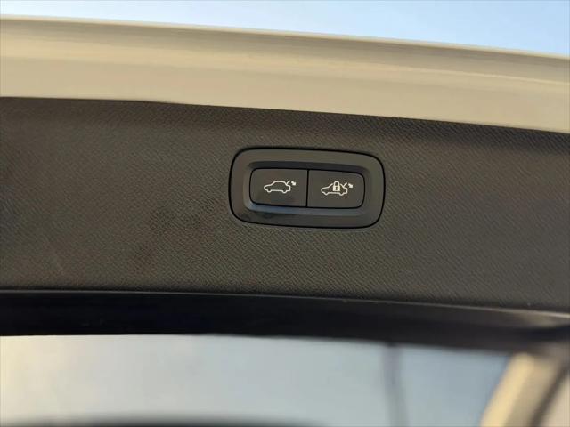 2022 Volvo XC90 T5 Momentum 7 Passenger