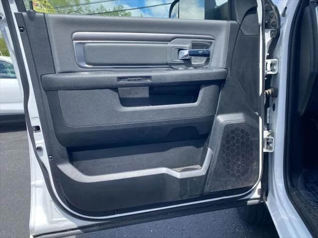 2023 Ram 1500 Classic SLT Crew Cab 4x4 5'7" Box