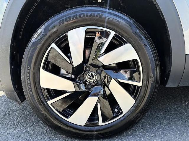 2025 Volkswagen Atlas Cross Sport 2.0T SE w/Technology
