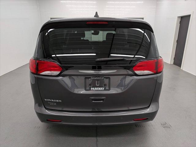 2022 Chrysler Voyager LX