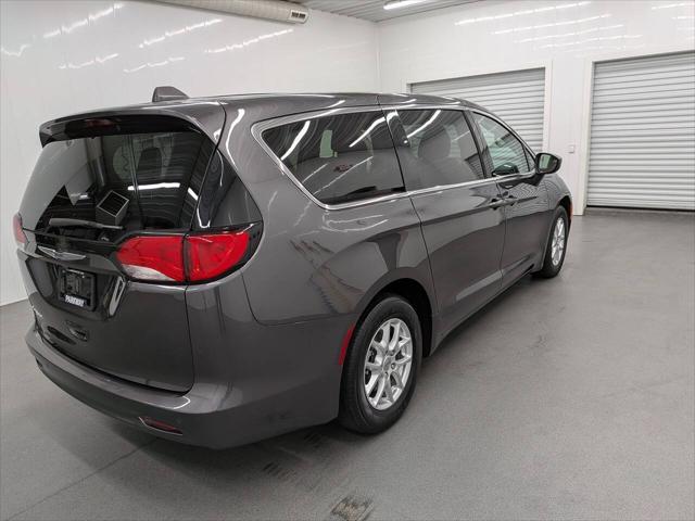 2022 Chrysler Voyager LX