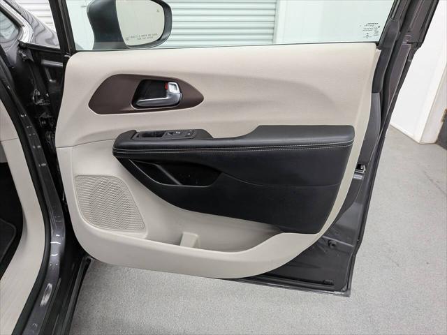 2022 Chrysler Voyager LX