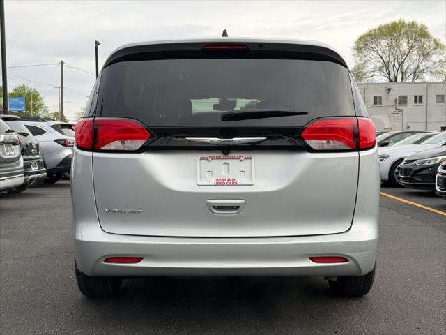 2023 Chrysler Voyager LX