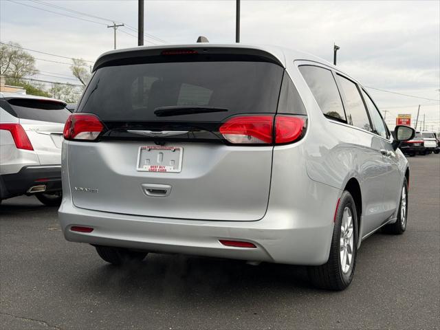 2023 Chrysler Voyager LX