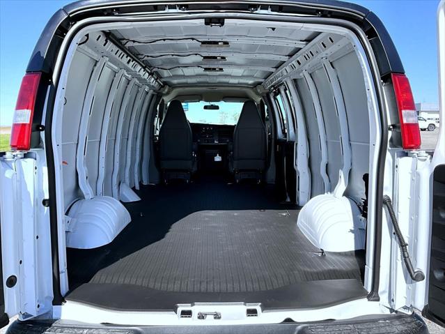 2026 Chevrolet Express Cargo Van 3500 Extended Wheelbase, WT, RWD
