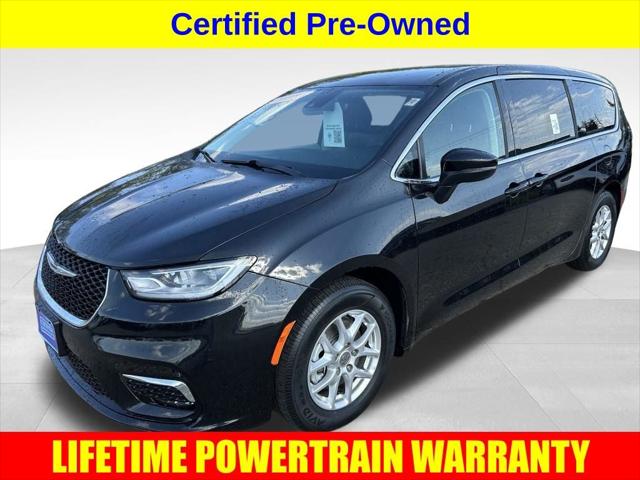 2023 Chrysler Pacifica Touring L for sale in Burlington, WI