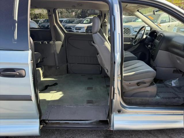 2005 Dodge Grand Caravan SE