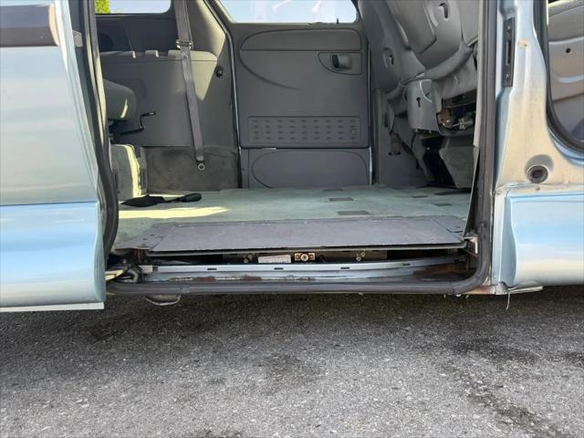 2005 Dodge Grand Caravan SE