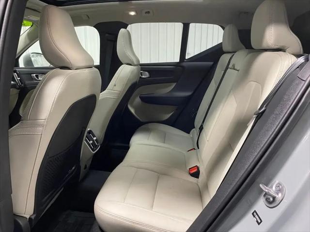 2024 Volvo XC40 B5 Plus Bright Theme