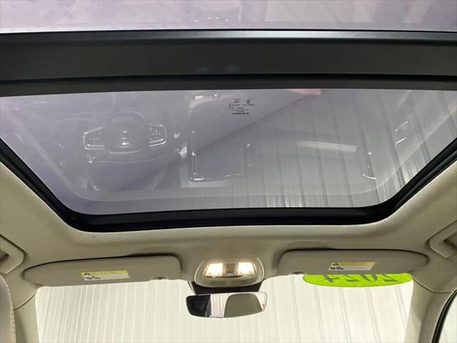 2024 Volvo XC40 B5 Plus Bright Theme