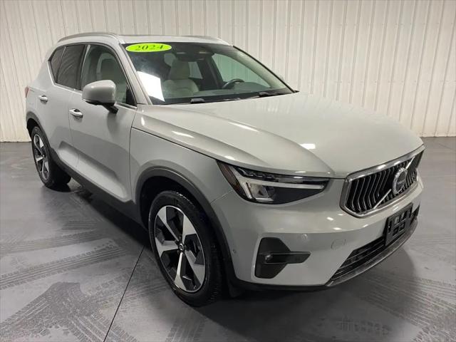 2024 Volvo XC40 B5 Plus Bright Theme
