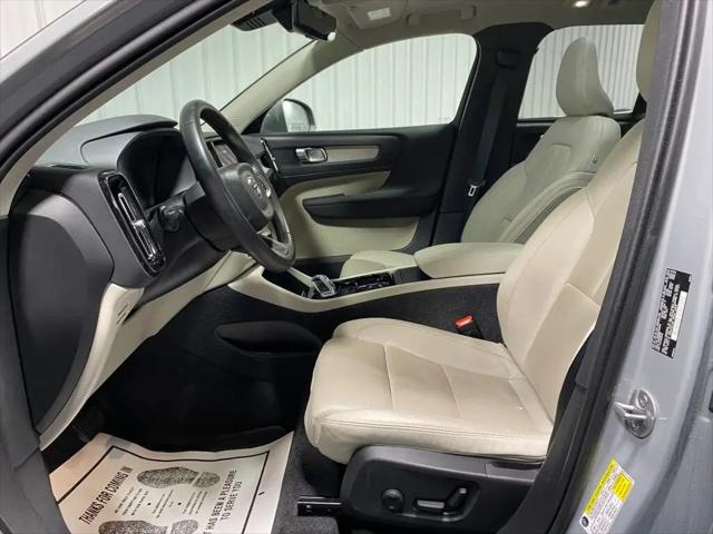 2024 Volvo XC40 B5 Plus Bright Theme