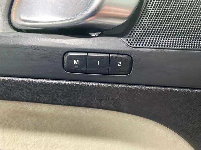 2024 Volvo XC40 B5 Plus Bright Theme