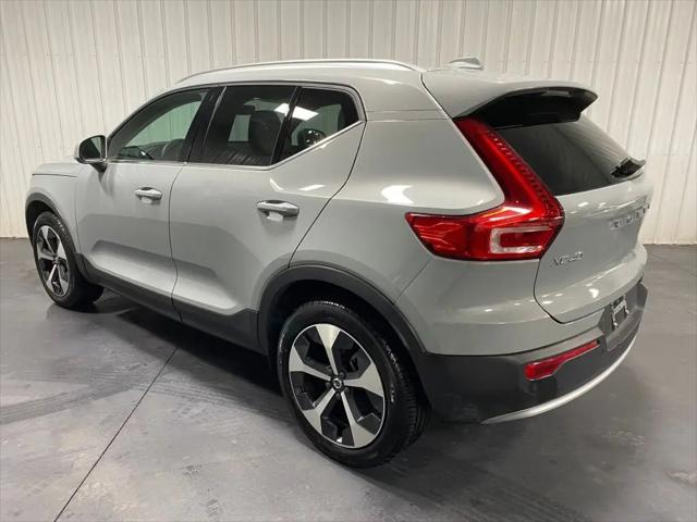 2024 Volvo XC40 B5 Plus Bright Theme