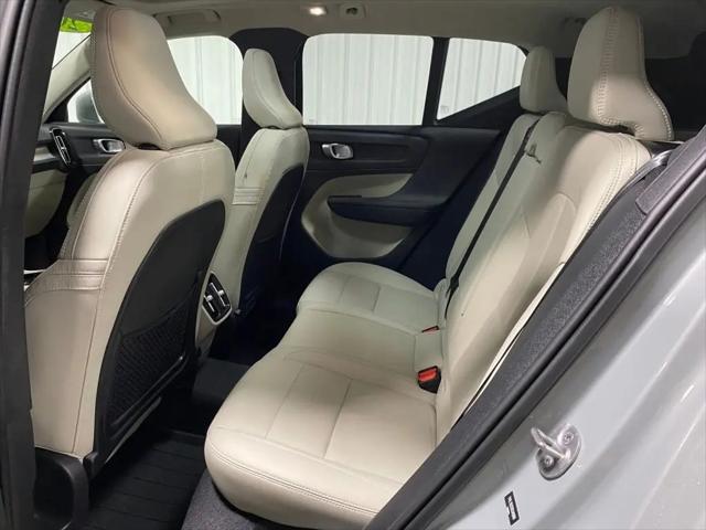 2024 Volvo XC40 B5 Plus Bright Theme