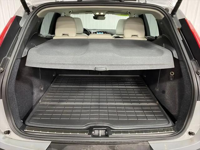 2024 Volvo XC40 B5 Plus Bright Theme