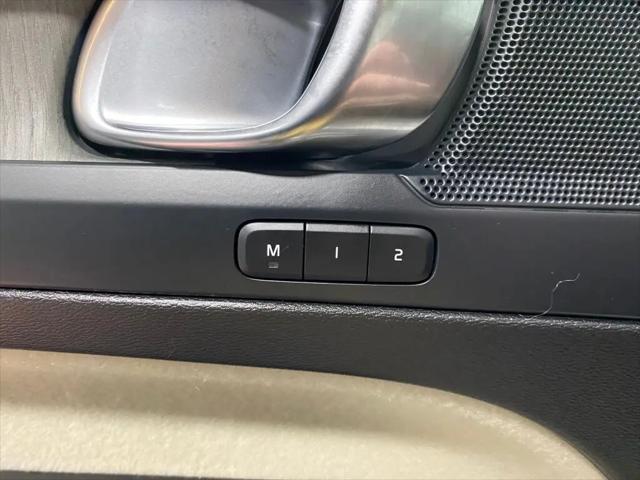 2024 Volvo XC40 B5 Plus Bright Theme