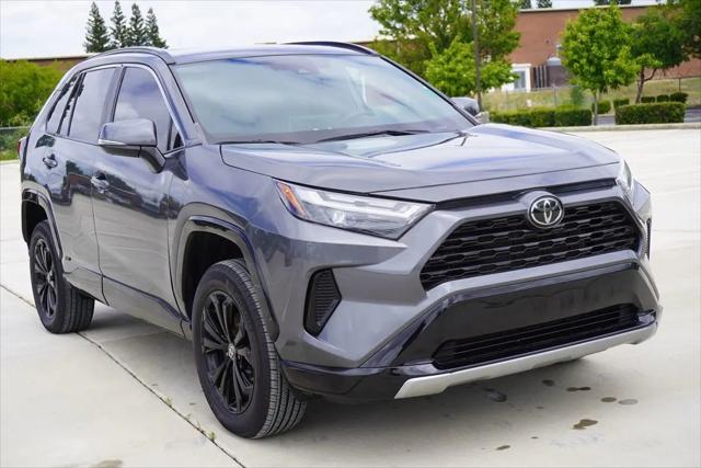2022 Toyota RAV4 Hybrid SE