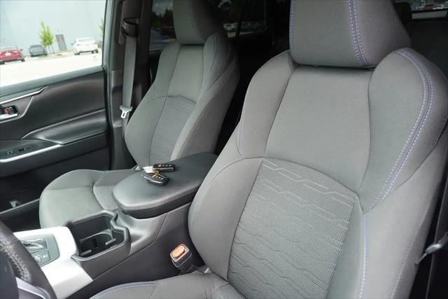 2022 Toyota RAV4 Hybrid SE
