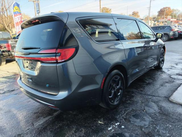 2022 Chrysler Pacifica Hybrid Touring L