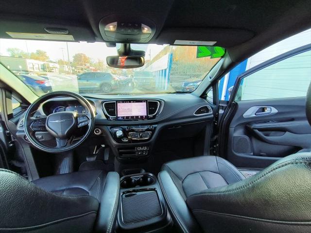 2022 Chrysler Pacifica Hybrid Touring L
