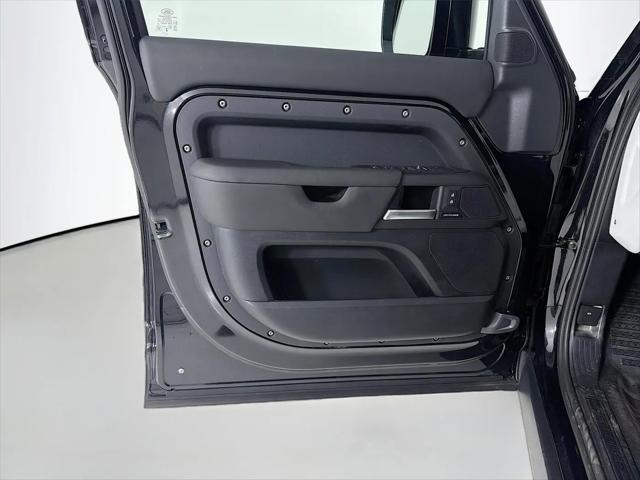 2025 Land Rover Defender 110 P300
