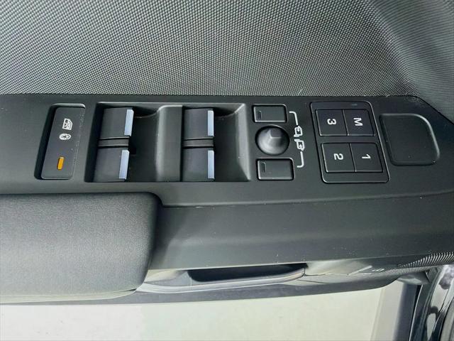 2025 Land Rover Defender 110 P300