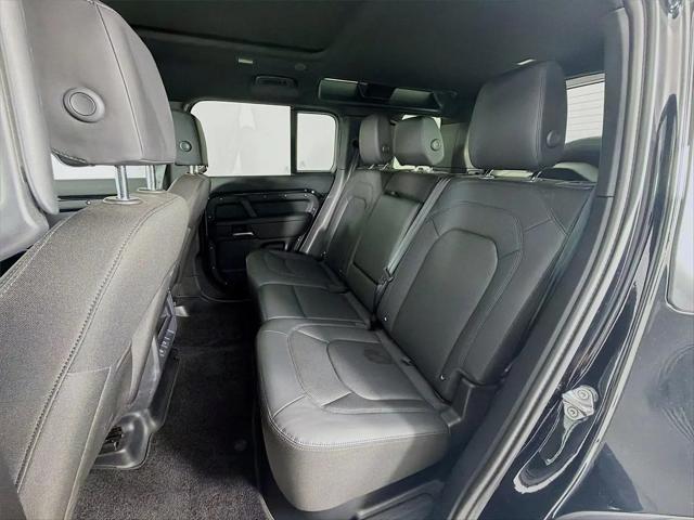 2025 Land Rover Defender 110 P300