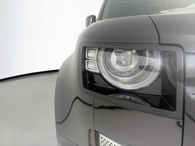 2025 Land Rover Defender 110 P300