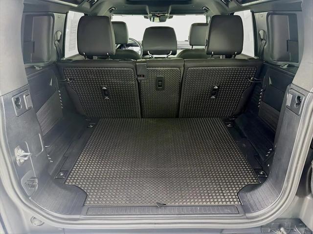 2025 Land Rover Defender 110 P300