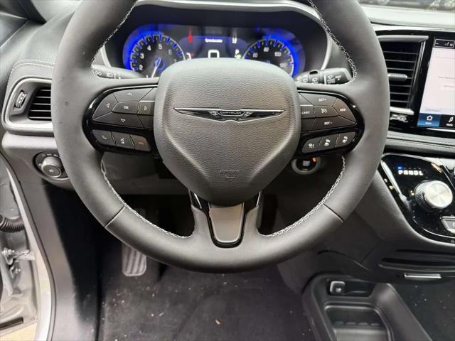 2026 Chrysler Pacifica Select AWD