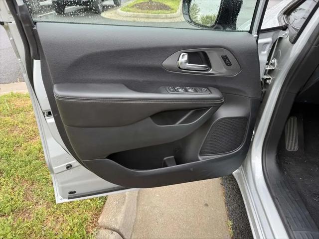 2026 Chrysler Pacifica Select AWD