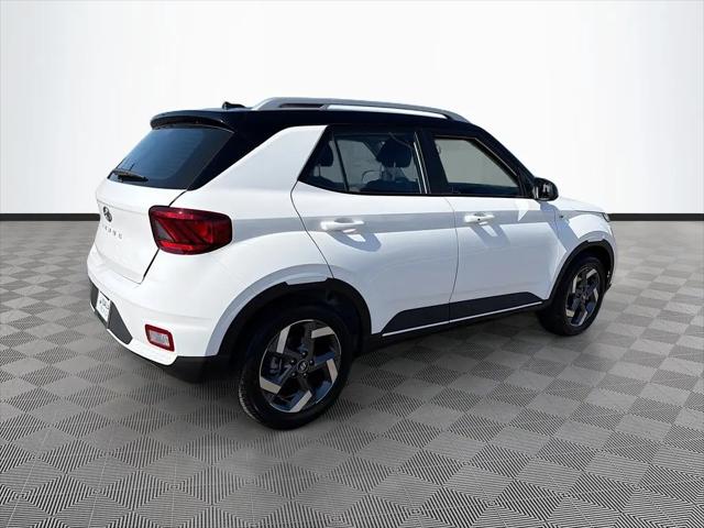 2026 Hyundai Venue SEL w/Two-Tone Roof